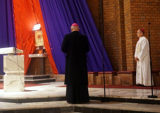 Eucharystia i spotkanie z abp. Rino Fisichellą