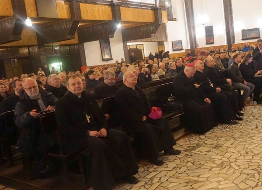 Eucharystia i spotkanie z abp. Rino Fisichellą