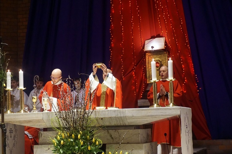Eucharystia i spotkanie z abp. Rino Fisichellą