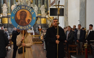 Na Jasnej Górze z maturzystami modlili się bp Wojciech Osial, katecheci, nauczyciele.