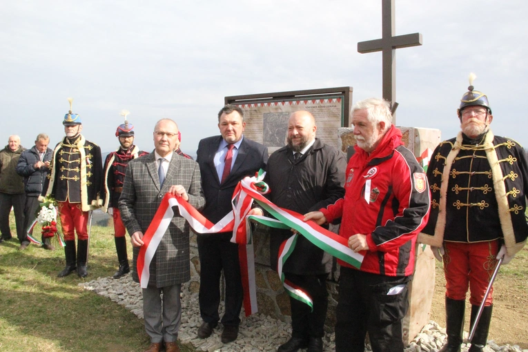 Tęgoborze. Pomnik dla mieszkańców Zawadki