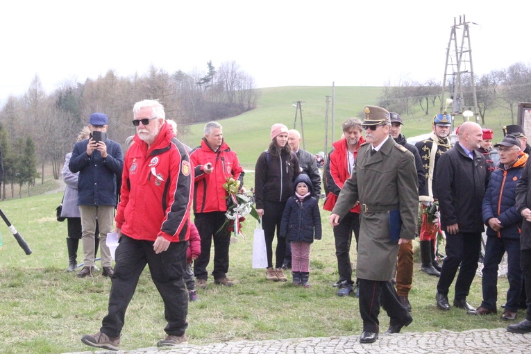 Tęgoborze. Pomnik dla mieszkańców Zawadki