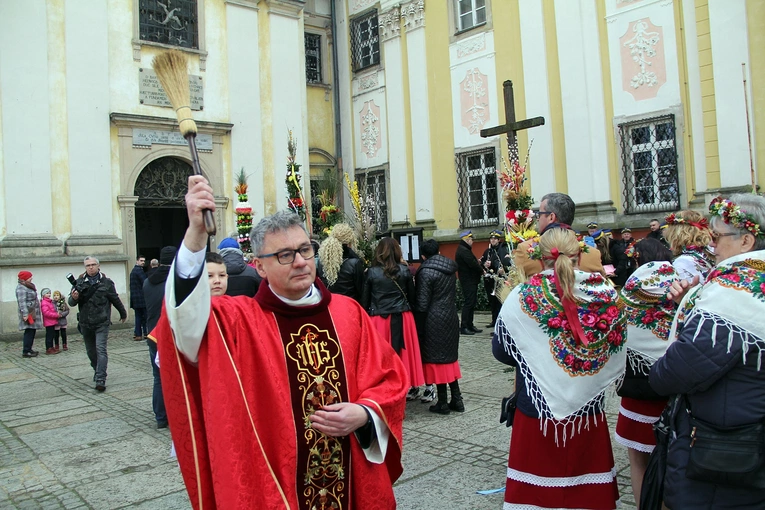 Parada Palm Wielkanocnych w Trzebnicy