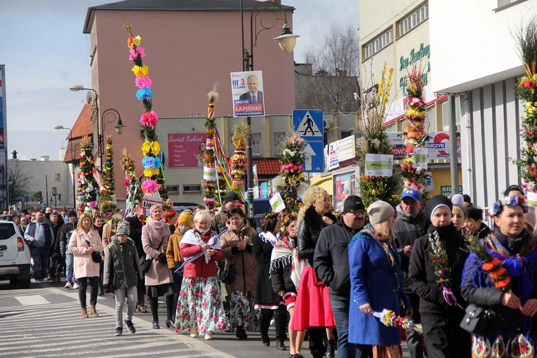 Parada Palm Wielkanocnych w Trzebnicy