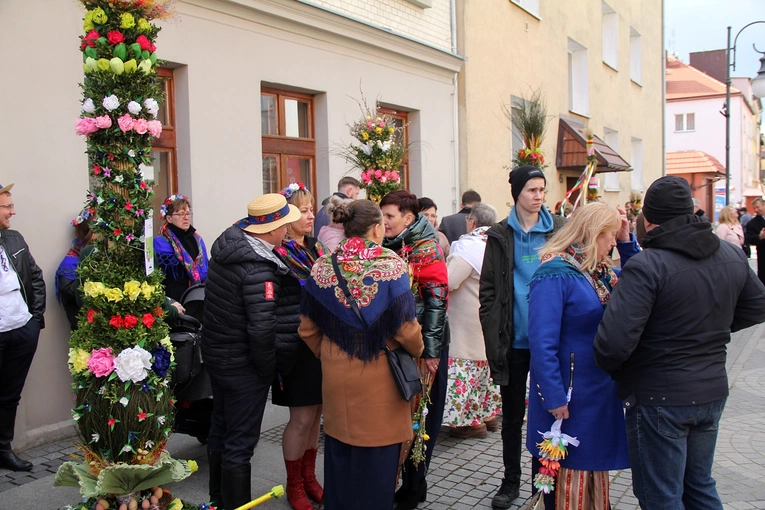 Parada Palm Wielkanocnych w Trzebnicy