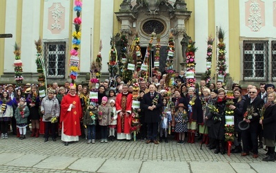 Parada Palm Wielkanocnych w Trzebnicy