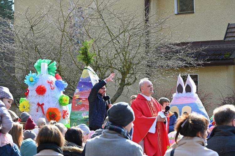 Wielkanocne pisanki w sanktuarium w Matemblewie