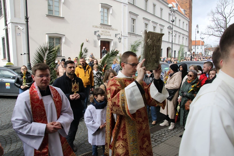 Płock. Niedziela Palmowa w katedrze