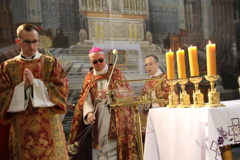 Płock. Niedziela Palmowa w katedrze