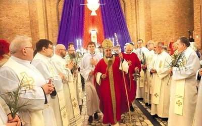 Gość w przeddzień inauguracji Kongresu Eucharystycznego spotkał się ze środowiskami nowej ewangelizacji.