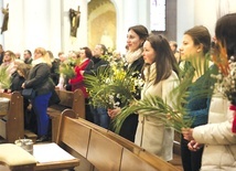 Młodzież rozpoczęła Wielki Tydzień uroczystą Mszą św.