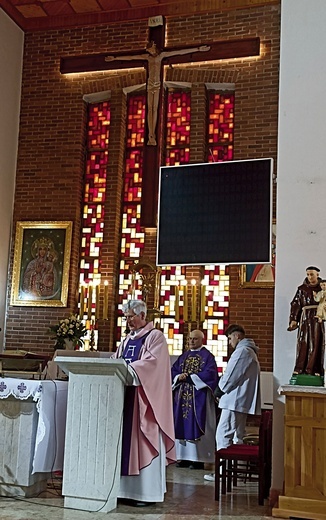 Aktu zawierzenia Maryi oraz poświęcenia dokonał podczas Mszy św. ks. prał. Janusz Baranowski, rezydent parafii św. Zofii w Warszawie.