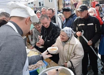 Na opolan czekało 2 tys. porcji żuru