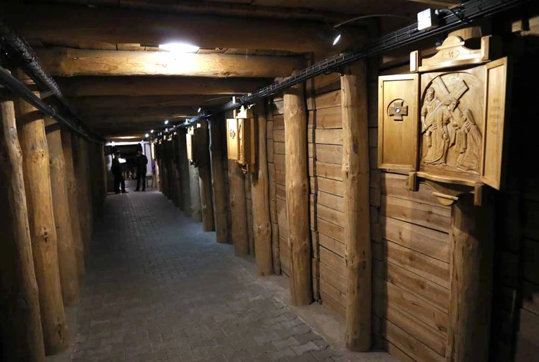 Droga Krzyżowa w kopalni soli w Wieliczce