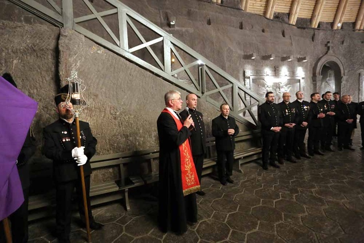 Droga Krzyżowa w kopalni soli w Wieliczce