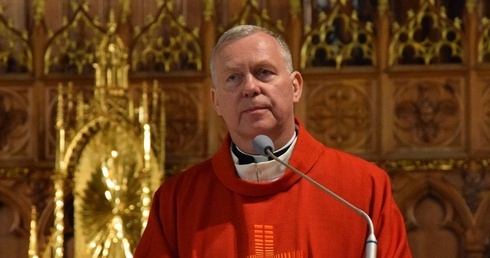 Bp Piotr Turzyński zaapelował, aby bronić krzyża