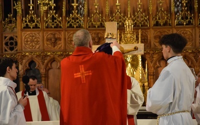 Liturgia Męki Pańskiej w radomskiej katedrze.