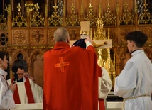 Liturgia Męki Pańskiej w radomskiej katedrze.