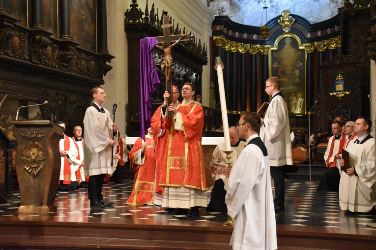 Liturgia Męki Pańskiej w archikatedrze oliwskiej 2024