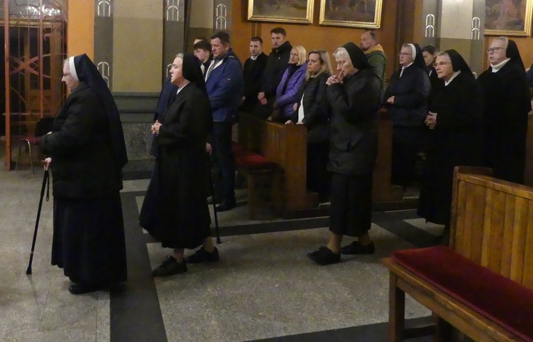 Wielk Piątek - liturgia Męki Pańskiej w katedrze św. Mikołaja w Bielsku-Białej - 2024