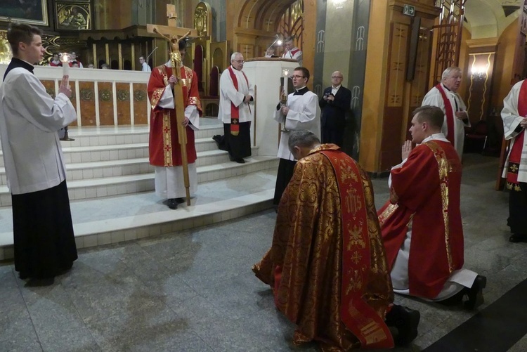 Wielk Piątek - liturgia Męki Pańskiej w katedrze św. Mikołaja w Bielsku-Białej - 2024