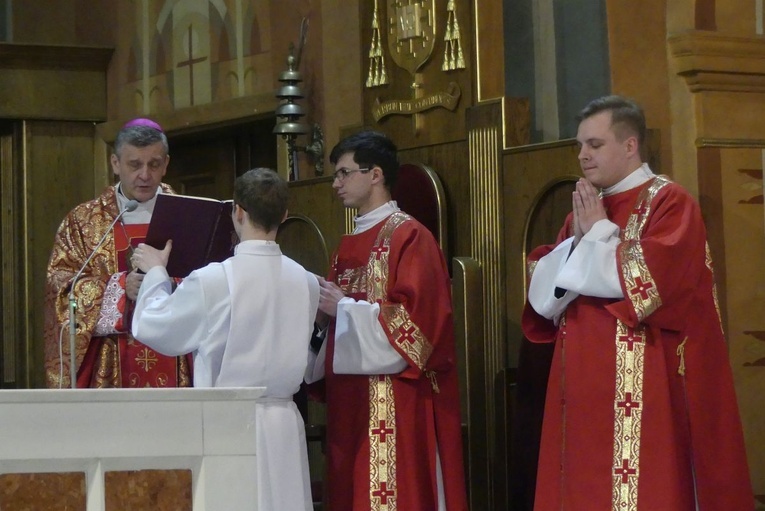 Wielk Piątek - liturgia Męki Pańskiej w katedrze św. Mikołaja w Bielsku-Białej - 2024