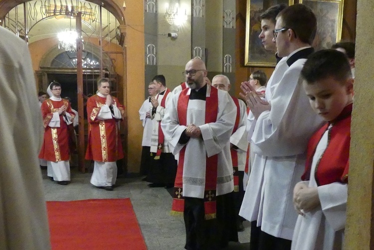 Wielk Piątek - liturgia Męki Pańskiej w katedrze św. Mikołaja w Bielsku-Białej - 2024