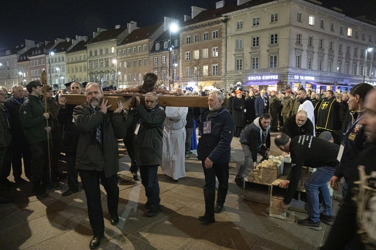 160-kilogramowy krzyż