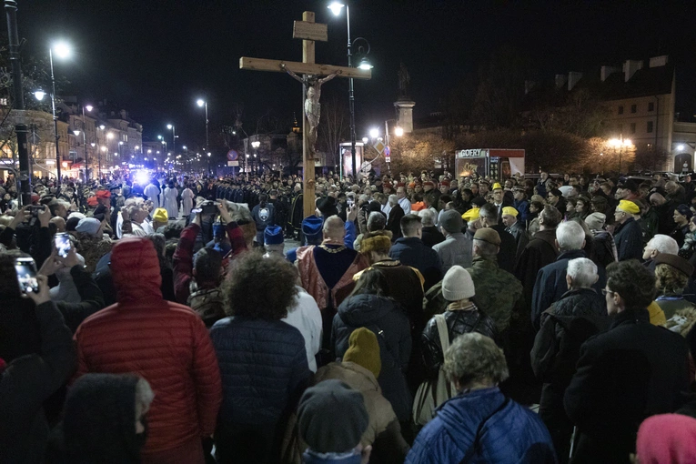 160-kilogramowy krzyż