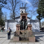 W Wielką Sobotę trwa kwesta na zabytkowym cmentarzu w Radomiu.
