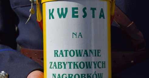 W Wielką Sobotę trwa kwesta na zabytkowym cmentarzu w Radomiu.