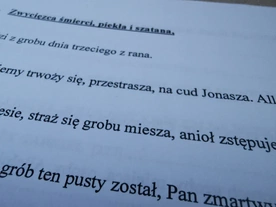 Zanim zaśpiewamy "Zwycięzca śmierci". O przekręcaniu słów popularnej pieśni