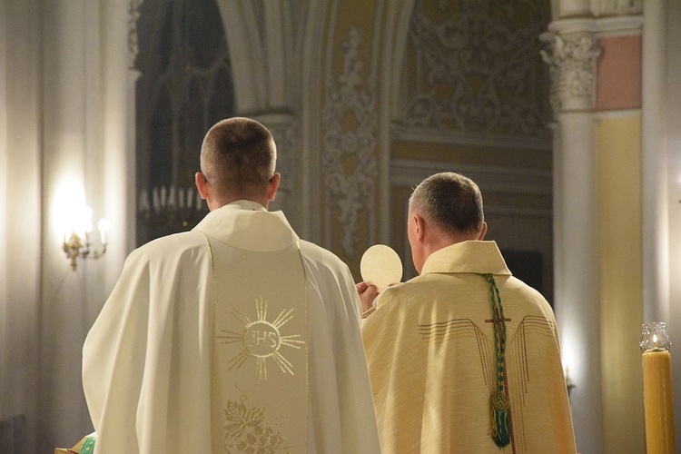 Wigilia Paschalna w katedrze Opieki Najświętszej Maryi Panny w Radomiu