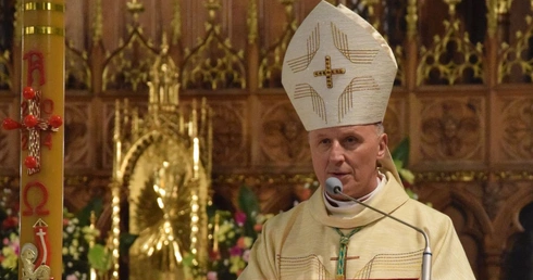 Wigilia Paschalna w katedrze Opieki Najświętszej Maryi Panny w Radomiu