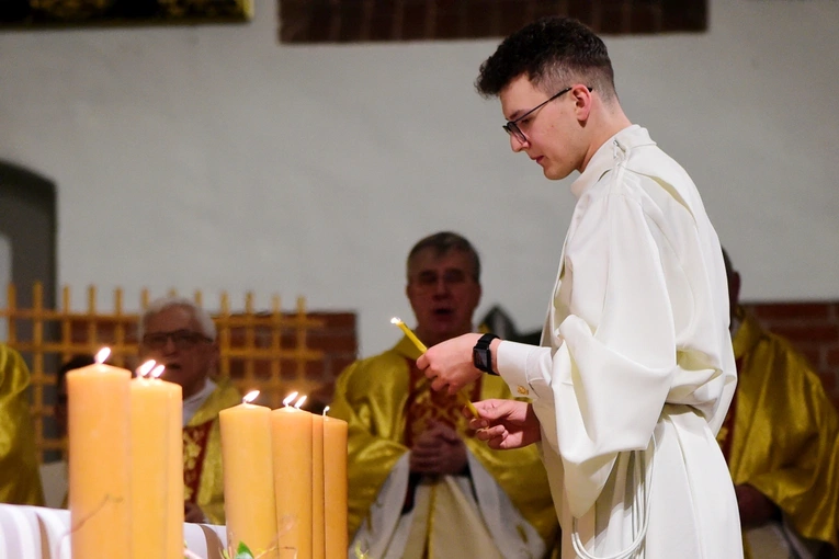 Liturgia Wigilii Paschalnej - konkatedra św. Jakuba w Olsztynie