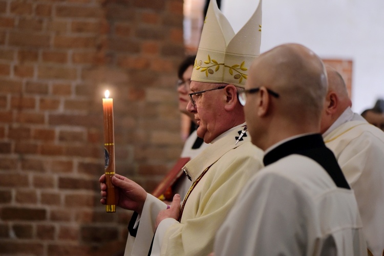 Liturgia Wigilii Paschalnej - konkatedra św. Jakuba w Olsztynie