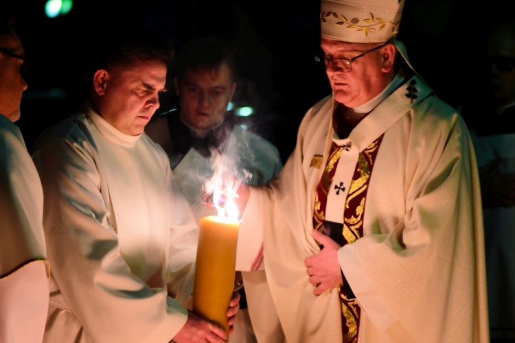 Liturgia Wigilii Paschalnej - konkatedra św. Jakuba w Olsztynie