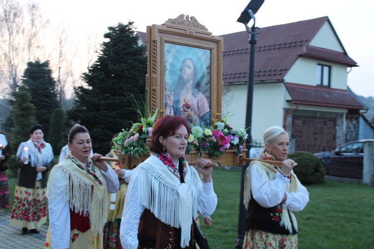 Procesja rezurekcyjna w Miętustwie