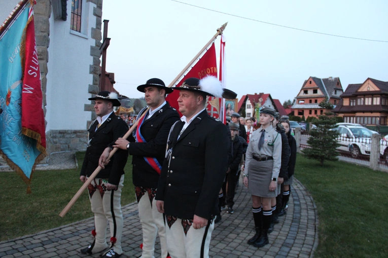 Procesja rezurekcyjna w Miętustwie