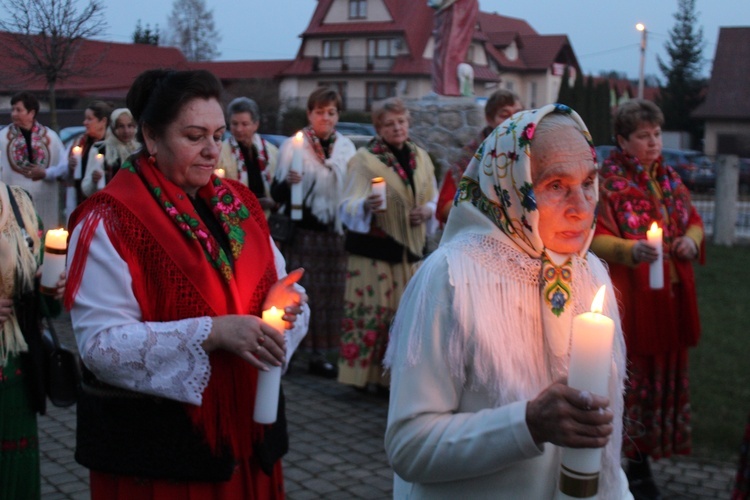 Procesja rezurekcyjna w Miętustwie