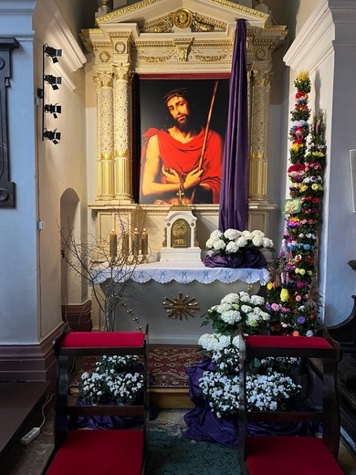 Krasne. Ołtarz wystawienia w parafii pw. św. Jana Chrzciciela