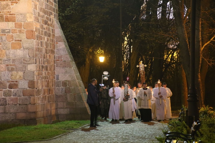 Płock. Wigilia Paschalna w katedrze