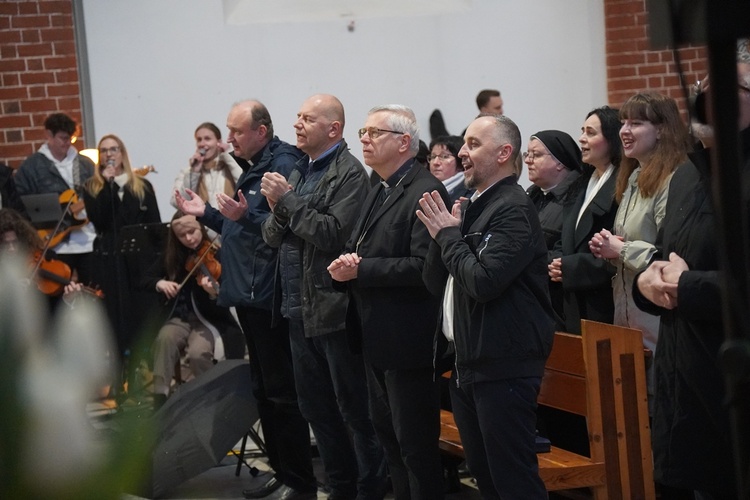 Radosne uwielbienie Zmartwychwstałego w kościele NMP na Piasku