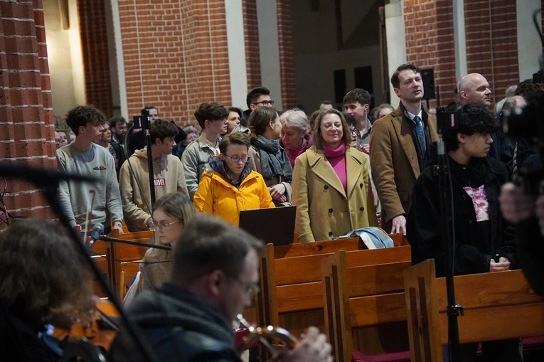 Radosne uwielbienie Zmartwychwstałego w kościele NMP na Piasku