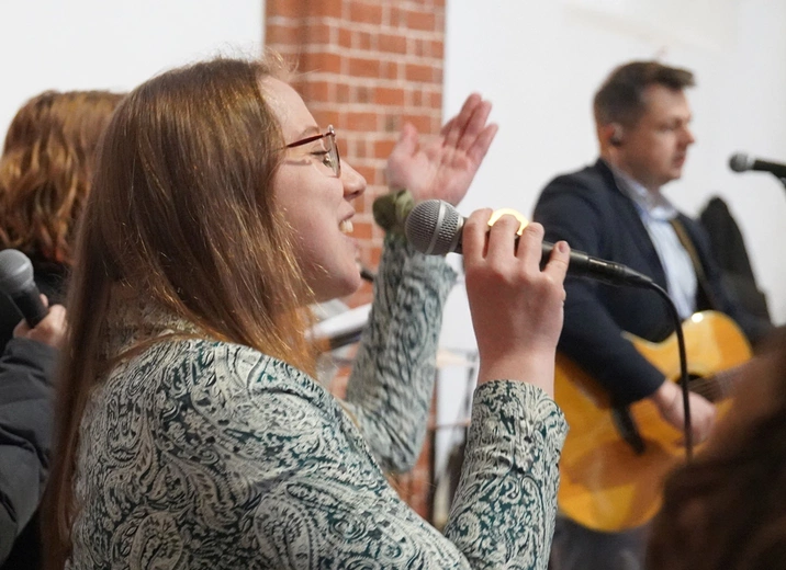 Radosne uwielbienie Zmartwychwstałego w kościele NMP na Piasku