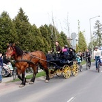 Wielkanocna procesja konna w Ostropie