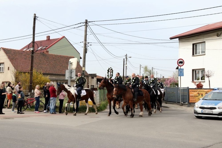 Wielkanocna procesja konna w Ostropie