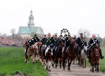 Wielkanocna procesja konna w Ostropie