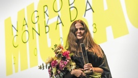 Urszula Honek jest także laureatką XI edycji Nagrody Conrada, którą otrzymała  za „Białe noce” w 2023 r.