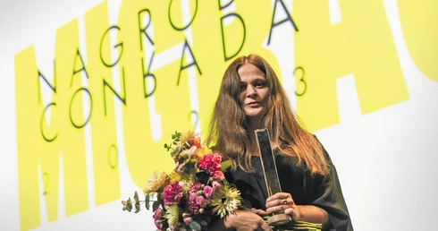Urszula Honek jest także laureatką XI edycji Nagrody Conrada, którą otrzymała  za „Białe noce” w 2023 r.